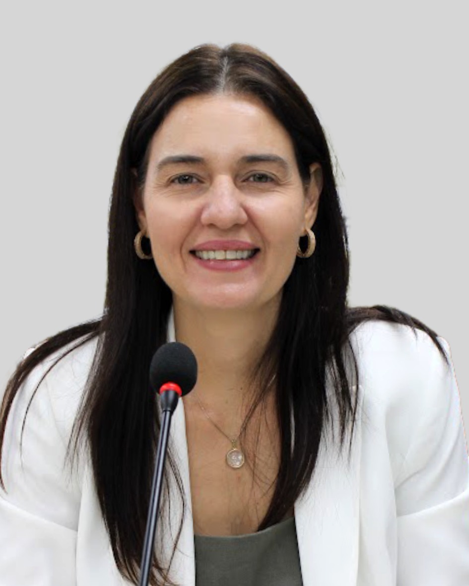 Dra. Amanda Figueiredo Barbosa Azevedo